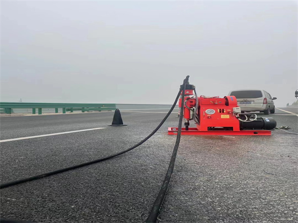 腾冲马路路基路面开裂下沉注浆加固灌浆